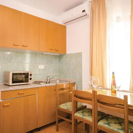 Apartament Beautiful In Okrug Gornji *