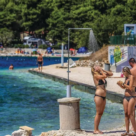 Beautiful In Okrug Gornji شقة